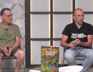 Zuhaitzak eta arbolak Euskal Herrian: "Liburuak kultura eta natura bat direla azaltzen du"