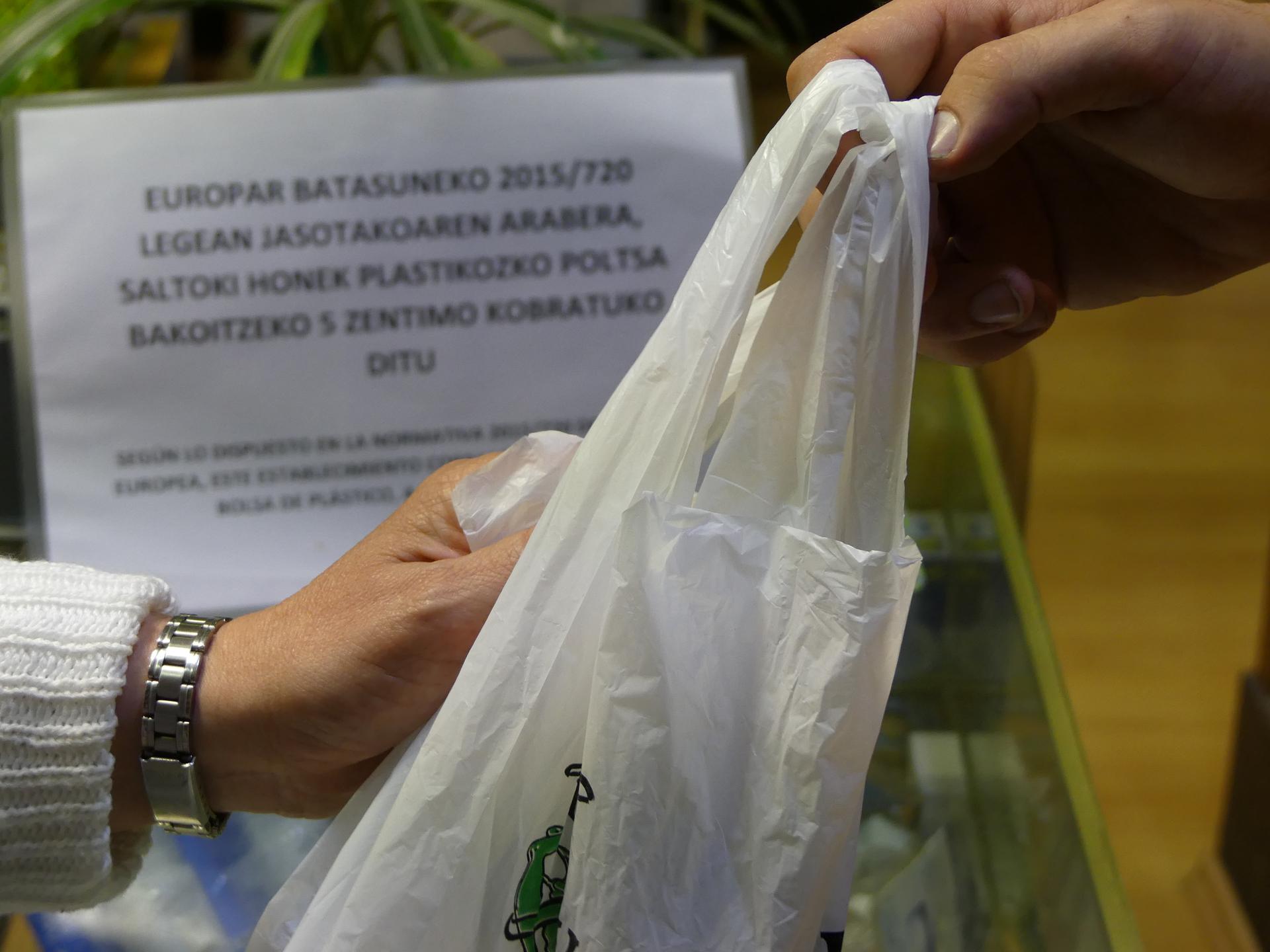 Plastikoaren arazoari aurre egiteko urratsa