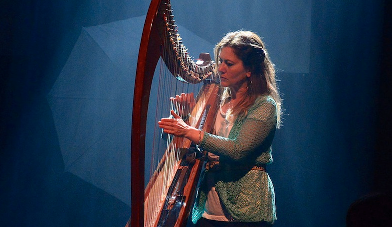 Olatz Zugasti musikariaren emanaldirako sarrerak ditugu