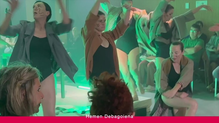 'Hemen Debagoiena': ‘Hutsuneak oihaletan’ moda desfilea egin dute Kultur eta Sormen Industrietako ikasleek
