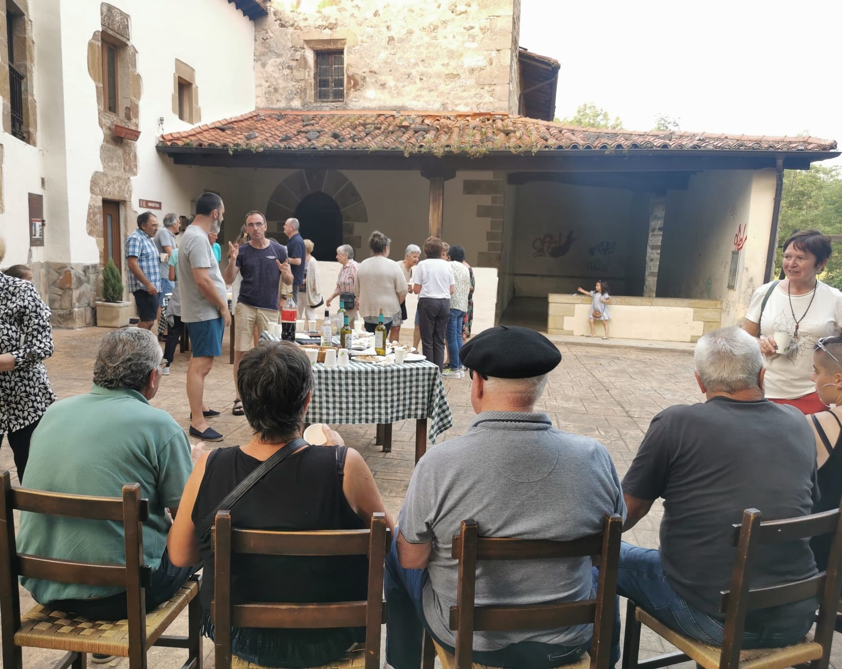 San Kristobal egunaren bueltan elkartu dira Larrino auzoan