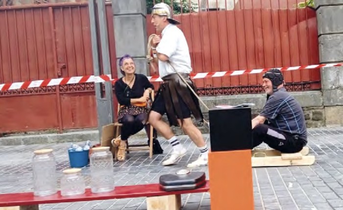 Kale antzerkia: 'Eutsi Ramon!'