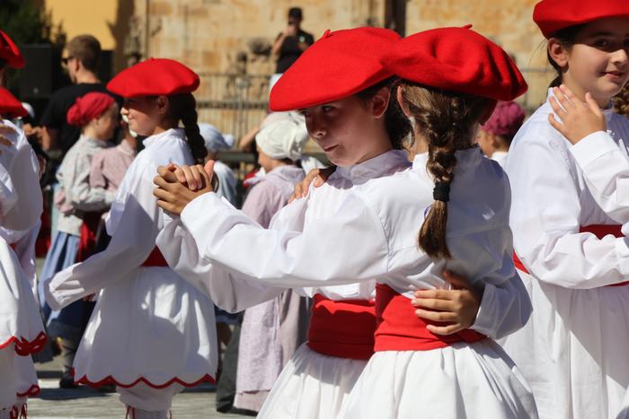 Oñatz taldeak 55. urteurrena dantzan ospatuko du zapatuan