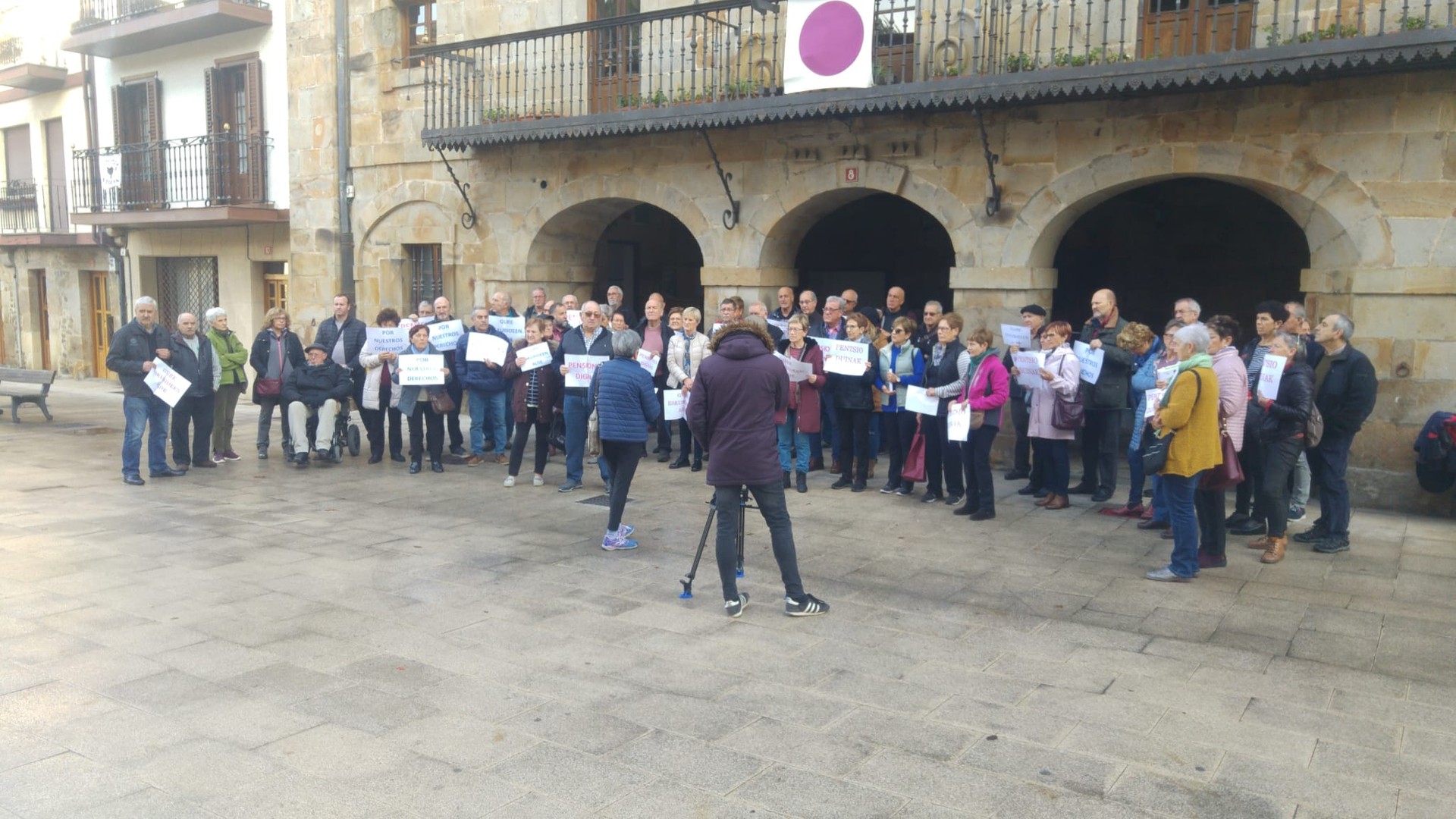 Adineko emakumeek ere eraso matxista jasaten dutela salatu dute