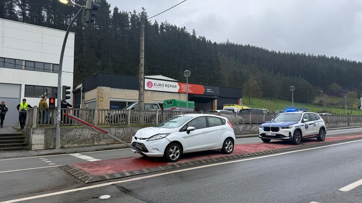 Auto batek istripua izan du Goribar auzoan