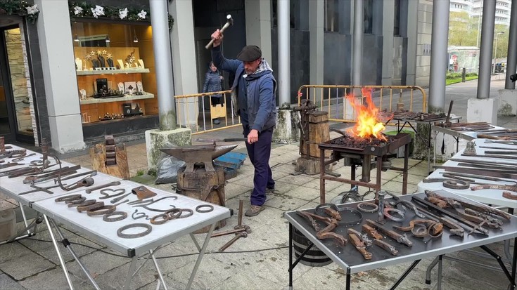 Ikusmina sortu dute, beste behin, artisauen lanek