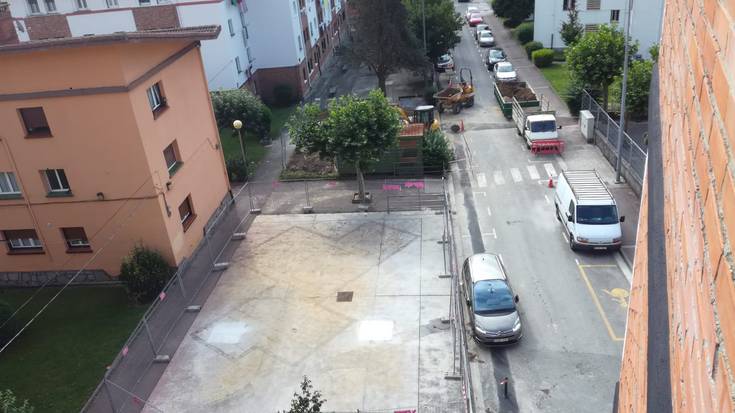 Hasi dira Zigorrolako Nao Santiago kaleko umeen parkearen berritze lanak