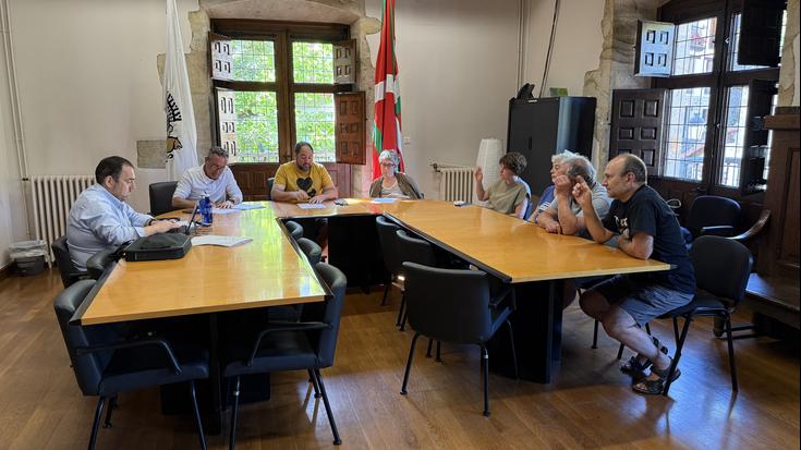 Hipereskalako datu zentroen ezarpenaren aurkako mozioa onartu du Aramaioko udalbatzak