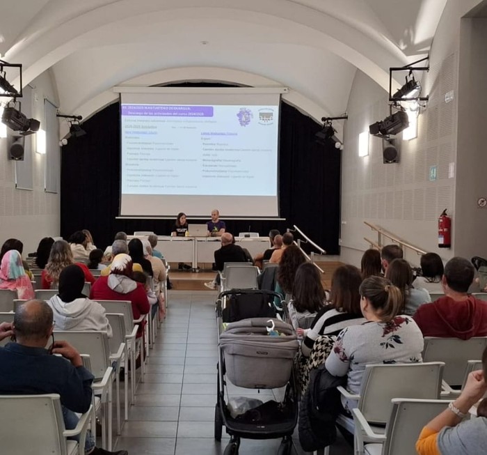 Arrasate Herri Eskolako Guraso Elkarteak batzar orokorra egin du