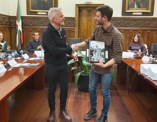 Urko Egaña eta Sara Mantxola oñatiarrek irabazi dute Iparragirre Saria