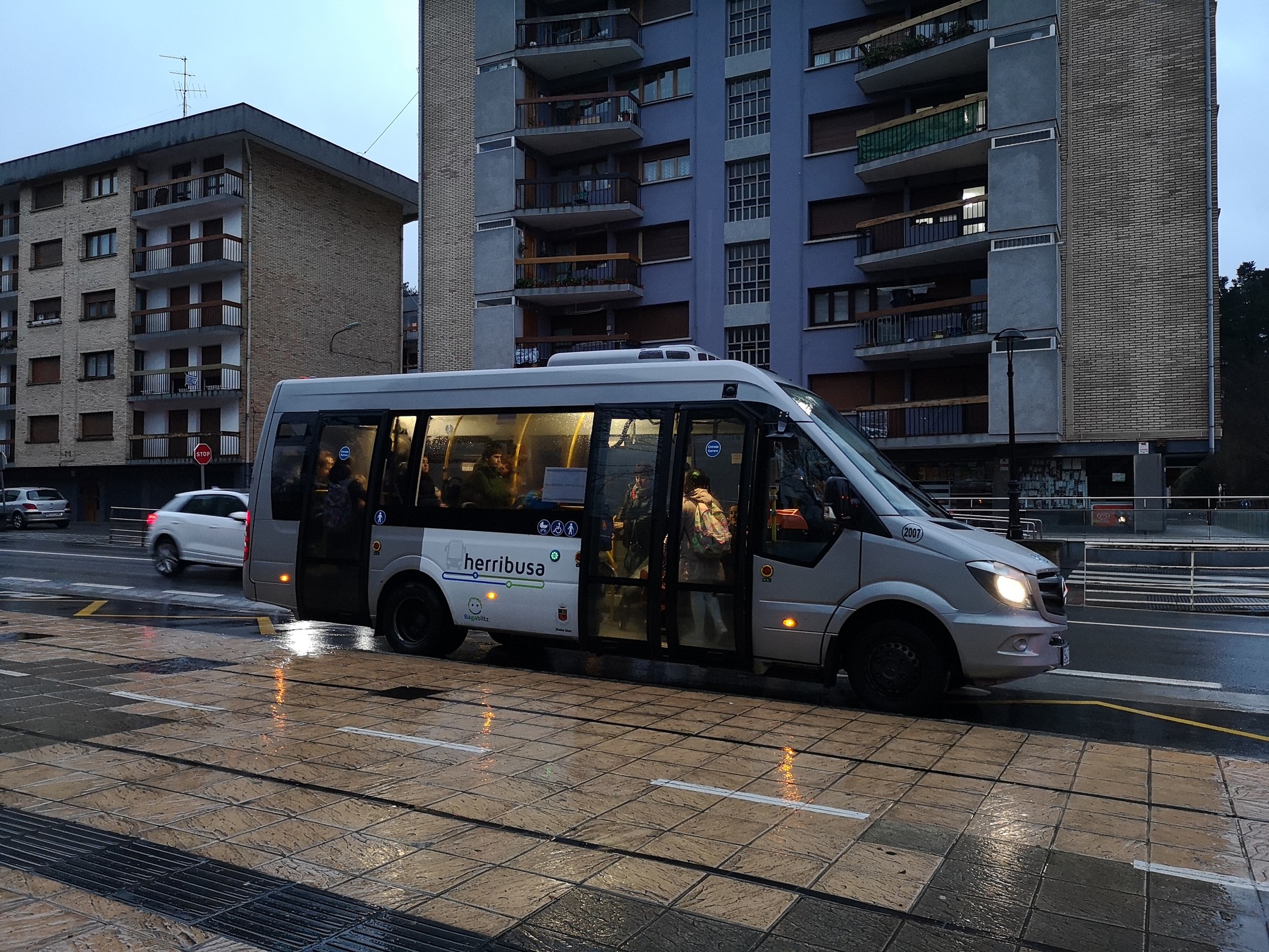 Autobus zerbitzua indartuko dute bihar, Arantzazuko Amaren egunean