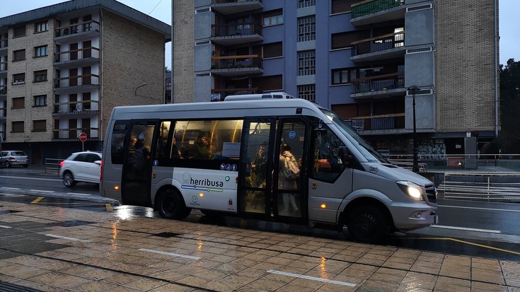Autobus zerbitzua indartuko dute bihar, Arantzazuko Amaren egunean