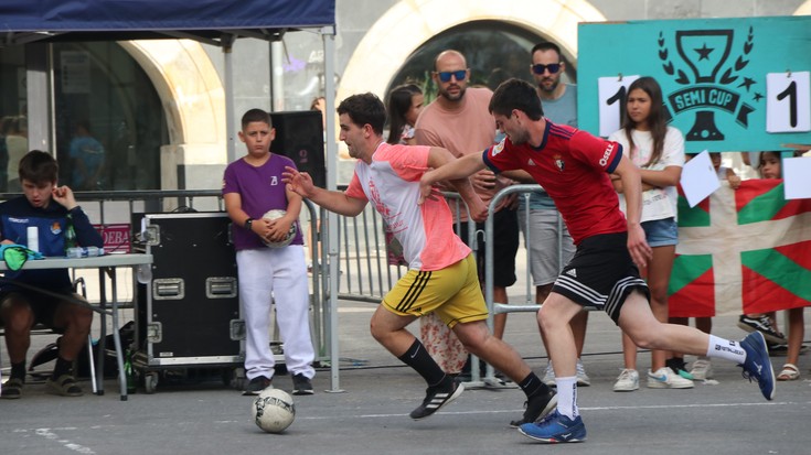 Badator kaleko futbolaren festa, badator Bergarako Semicup txapelketaren hamargarrena