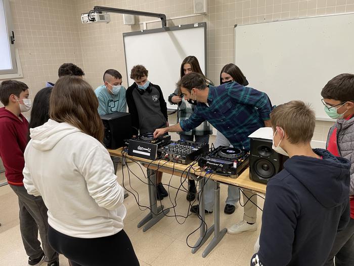 Dj klaseak eta musika elektroniko ikastaroa Kurtzebarrin