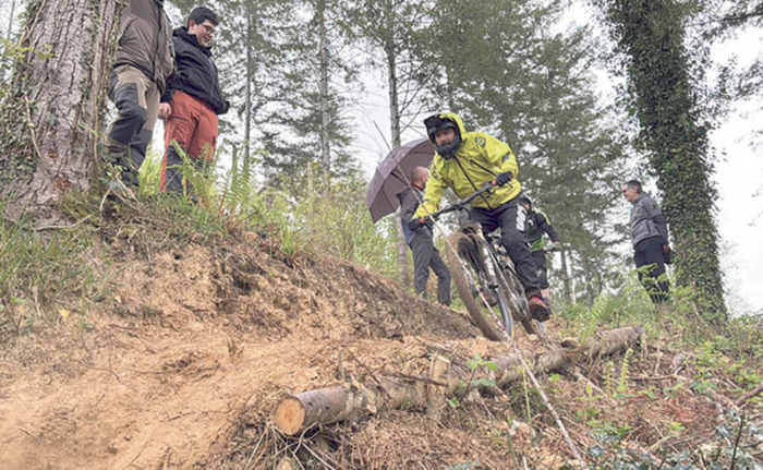 Erdellako enduro jaitsiera berriak arrakasta izan du: 'Gozategi' izendatuko dute