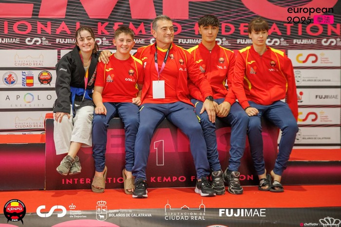 Atama Eskoriatzako borrokalariek bost domina eskuratu dituzte Europako Kenpo Txapelketan