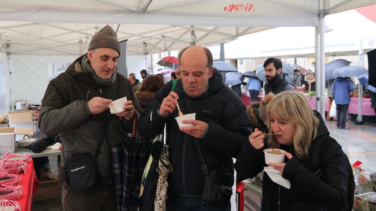 Euriari eta hotzari aurre egiteko, babarrun beroak