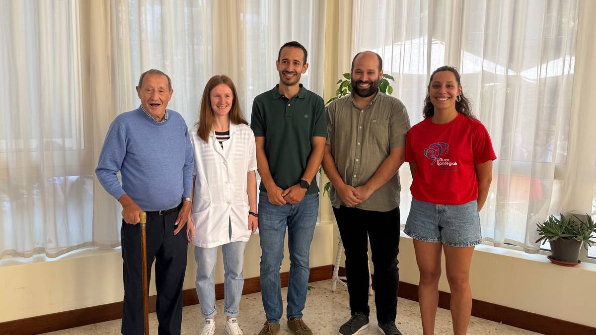 Mizpirualdeko auzolandegia bisitatu dute Adrian Lopez Sarachagak eta Gorka Artolak