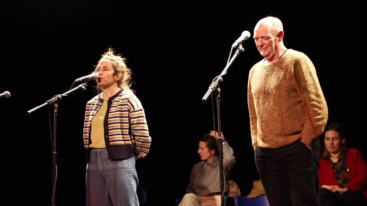 Bertso saio musikatu arrakastatsua osotu dute Elgetako Espaloia antzokian