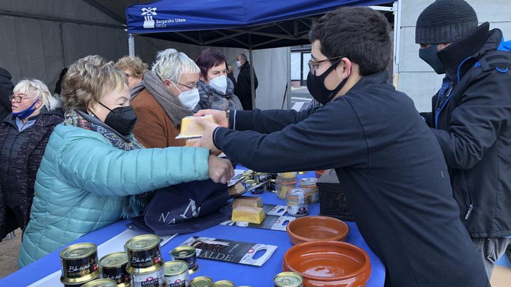 Askotariko produktuak erosi dituzte herritarrek Napar ferian