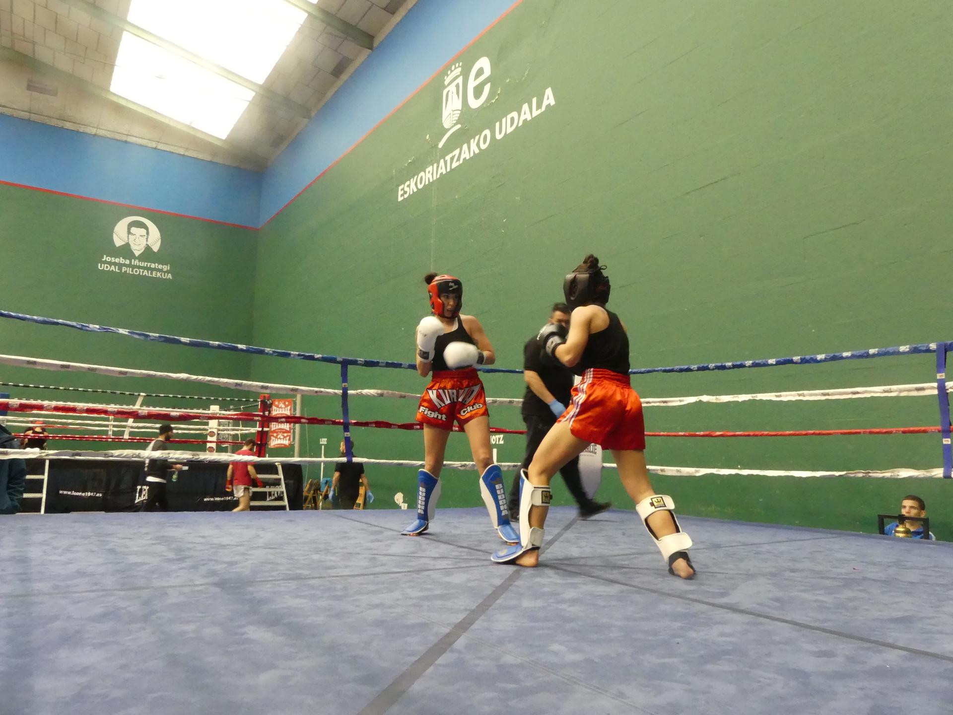 Kickboxing saioan, haurren erakustaldia eta 24 borroka