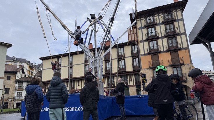 Biteri plazako jolas parkea, dibertsio-eremu