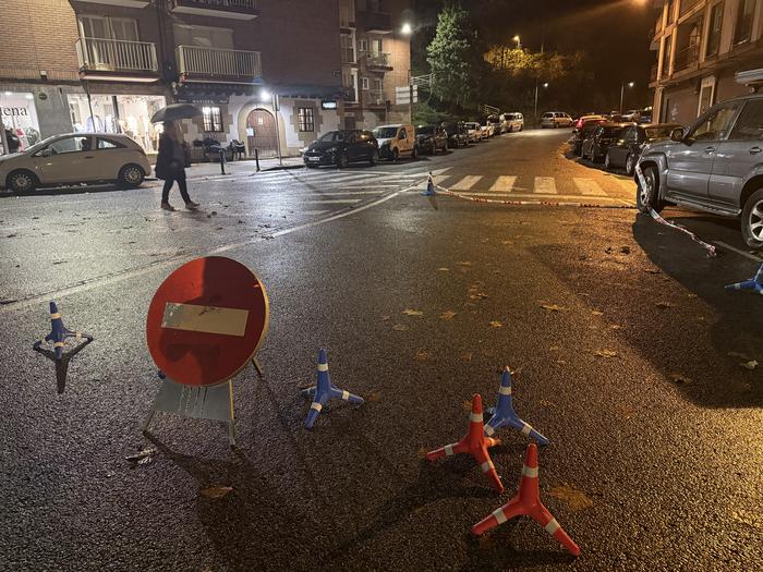 Kanpazarko mendatea itxita dago kamioi baten istripuaren eraginez