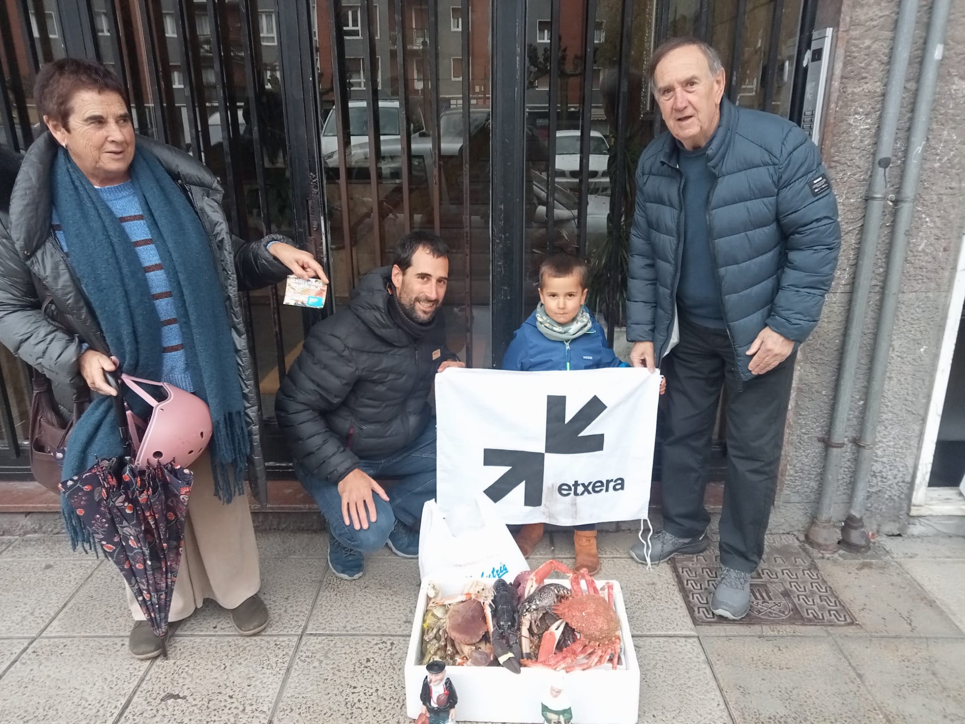 Presoen aldeko mariskadaren zozketak baditu irabazleak