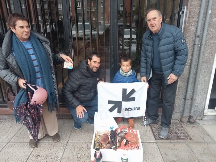 Presoen aldeko mariskadaren zozketak baditu irabazleak