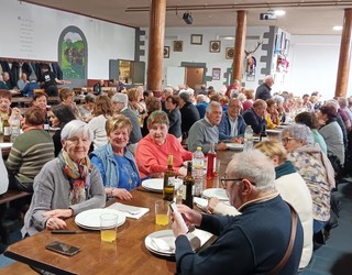 Abaroa erretiratu elkartekoek egun ederra igaro zuten Urnietako Oianume sagardotegian