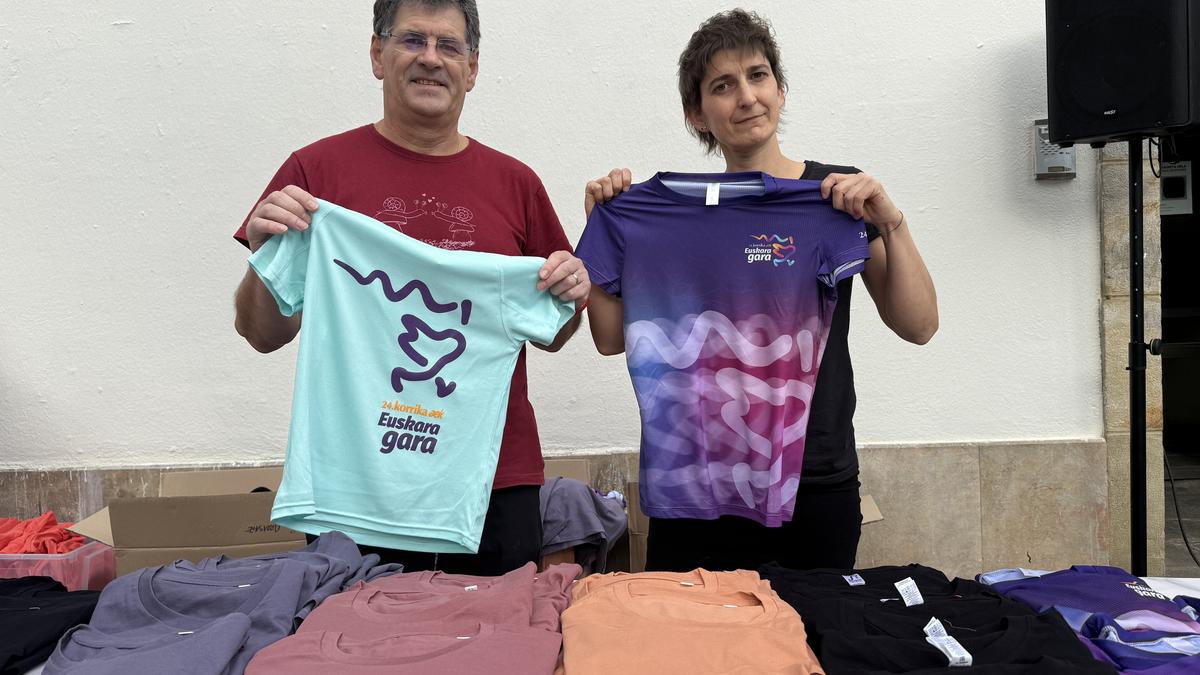 Korrikako material berria saltzen aritu da AEK Arrasaten