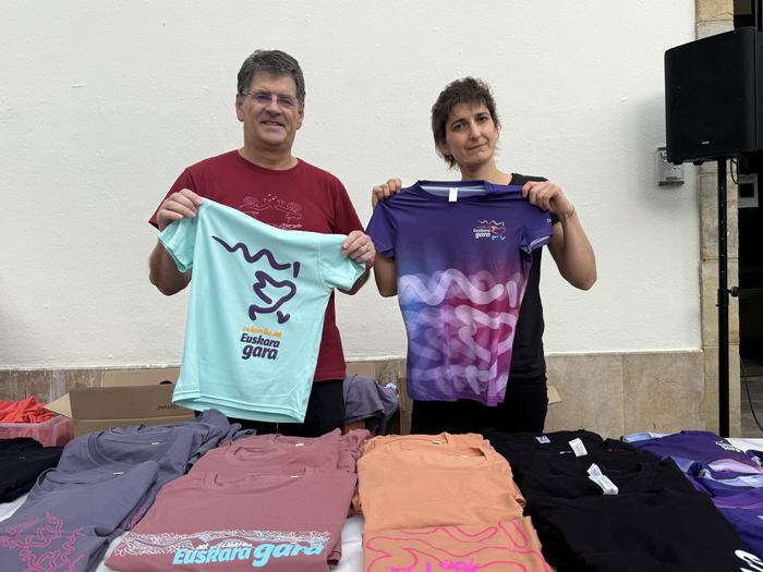 Korrikako material berria saltzen aritu da AEK Arrasaten