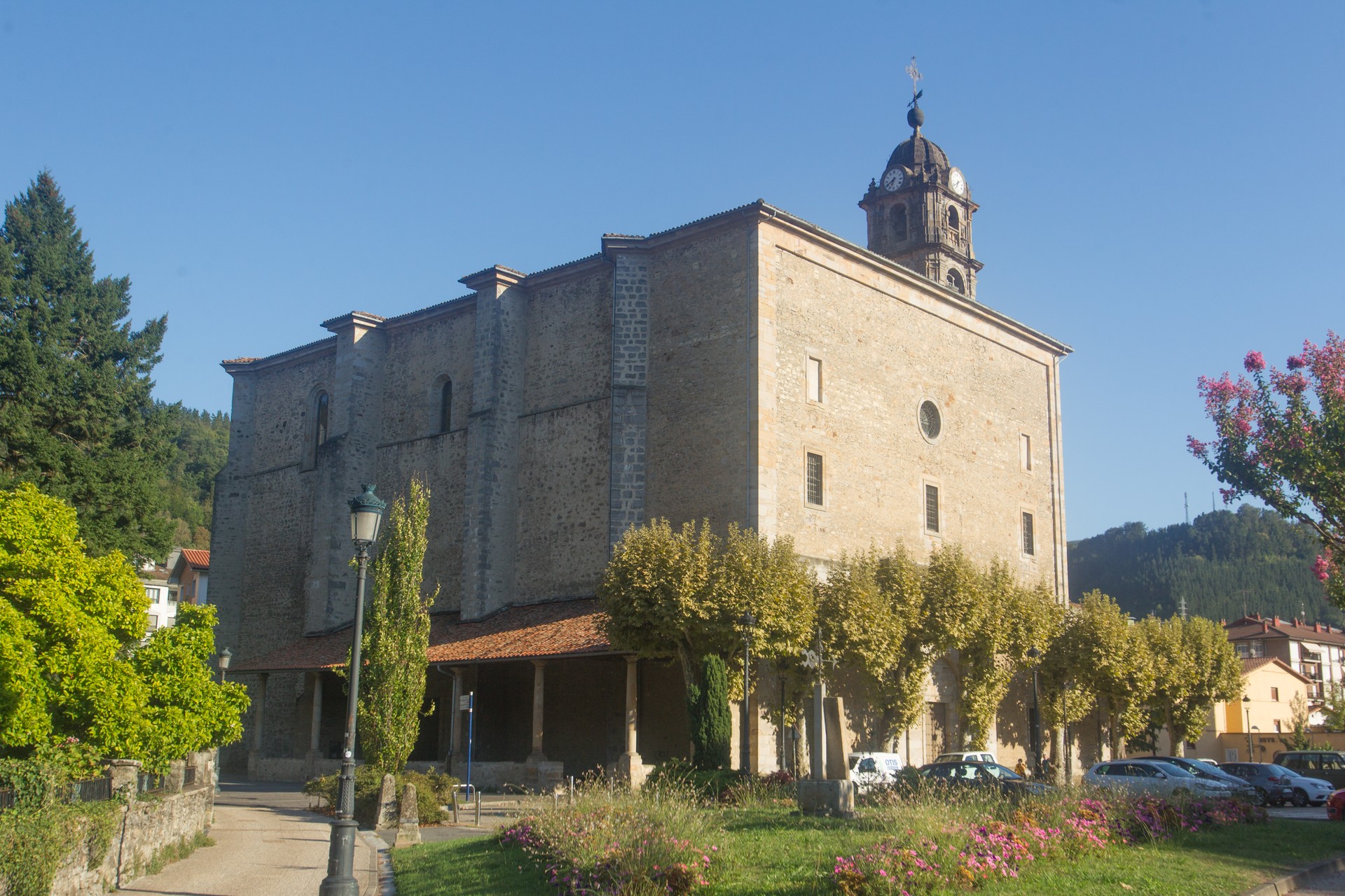 Santa Marina parrokian Euskal gotiko berantiarra nagusi