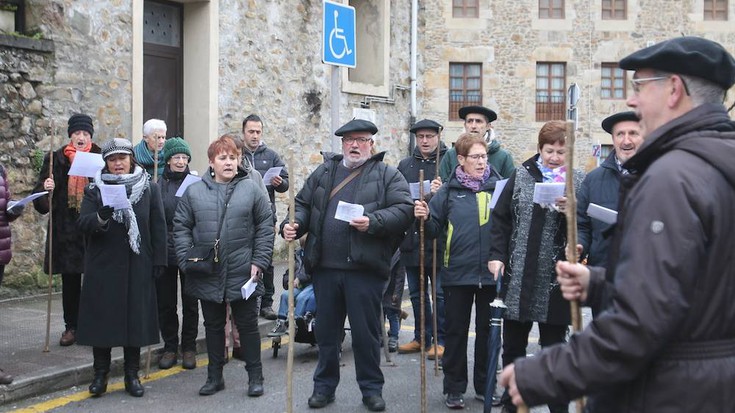 Eztarriak sano, santa eskean irtengo dira antzuolarrak