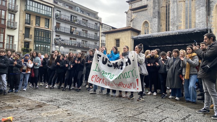 Albistegia: 2025-12-04