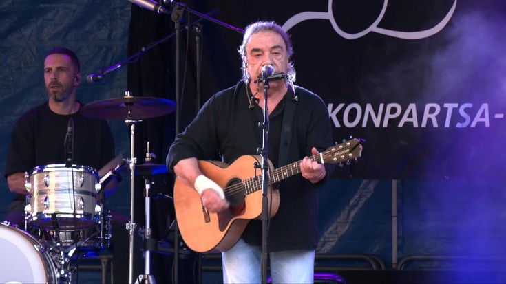 Anje Duhalderen emanaldiak kantuan eta dantzan jarri zuen Oxirondo
