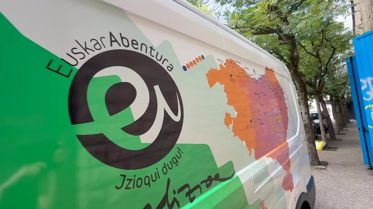 Albisteak: Euskarabenturan bederatzi gazte debagoiendar ari dira aurten; eta, bestetik, Antonino Ibarrondok egin zuen Realaren himnoa berreskuratzen