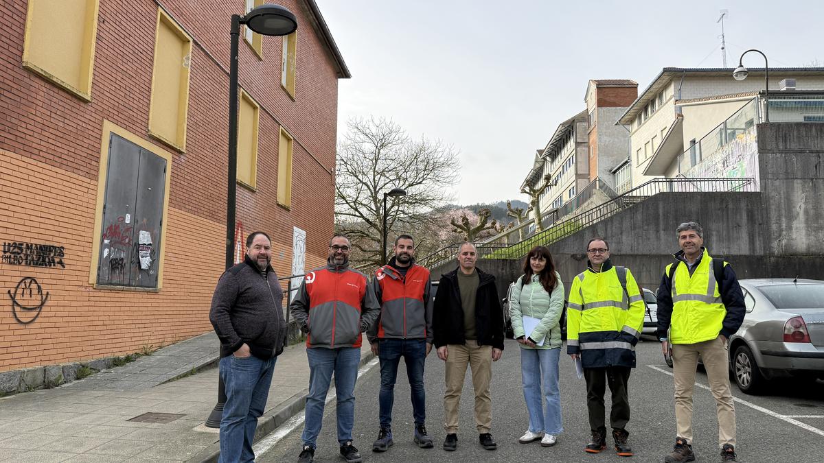 Biomasa bidezko berokuntza sistema berria jartzeko obrak hasi dituzte