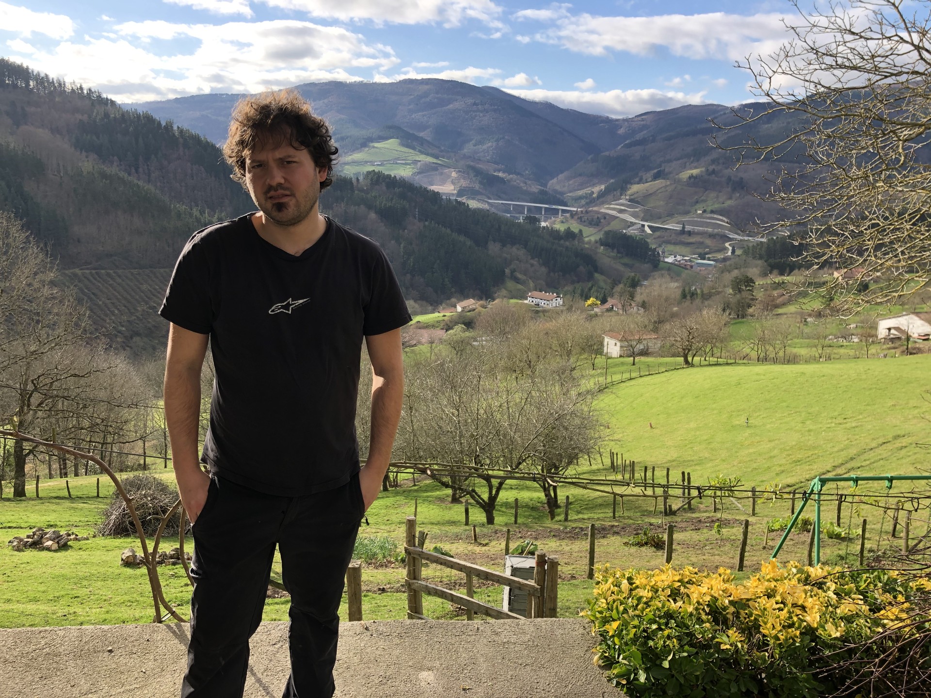 Txomin Alberdi: "Lehen baino gutxiago ari gara saltzen"