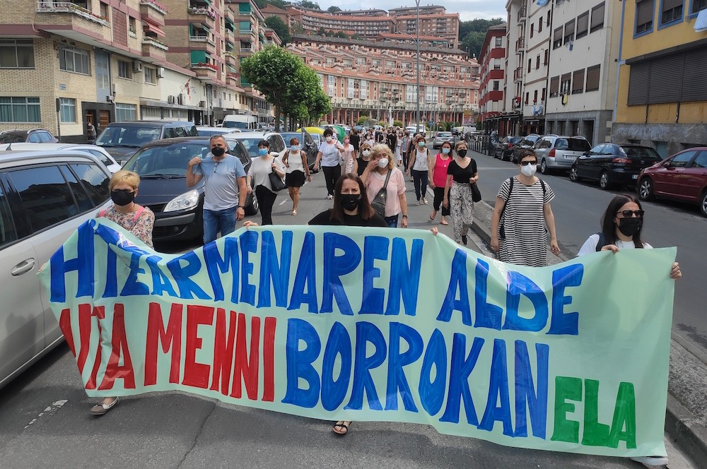 Bosgarren greba eguna egin dute Aita Menniko langileek, lan hitzarmena eskatzeko