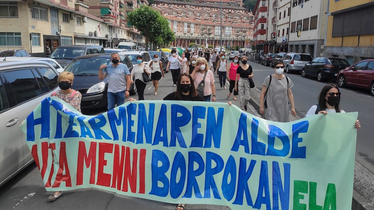 Bosgarren greba eguna egin dute Aita Menniko langileek, lan hitzarmena eskatzeko