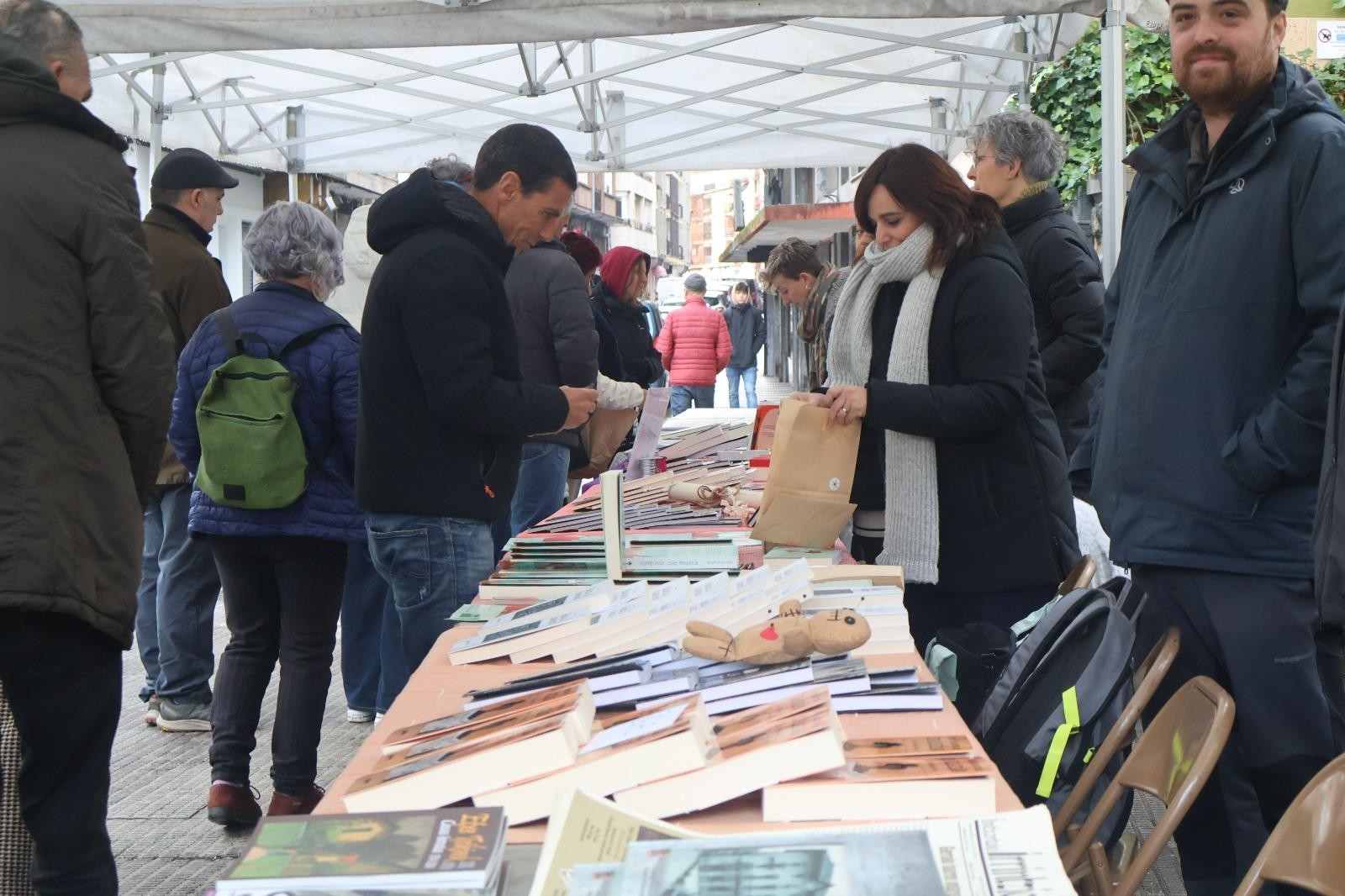 Bigarren eskuko liburuen azoka egingo du Loraldek zapatuan