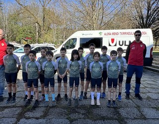 Aloña Mendiko txirrindularitza sailak taldeak aurkeztu ditu