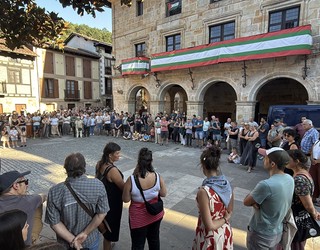 Aramaioko 24 eragilek herritarrak mobilizatzera deitu dituzte, erasoen aurrean