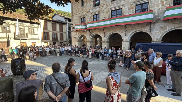 Aramaioko 24 eragilek herritarrak mobilizatzera deitu dituzte, erasoen aurrean