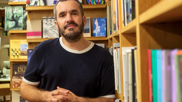 Haurtzaroko "minetatik" abiatutako irakurketa egingo du Larretxeak