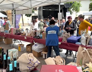 Gobernuz kanpoko erakundeei elkartasuna erakusteko zita ekainaren 6an, Arrasateko Seber Altube plazan