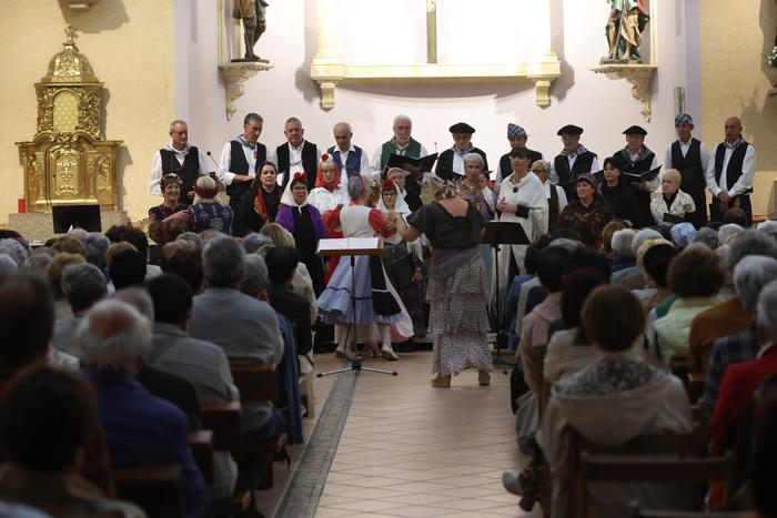 Aretxabaleta Abesbatzako kideen kontzertuak Gabonak girotzeko