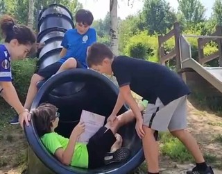 Antzuolako haurrak, egoera desatseginei aurre egiten