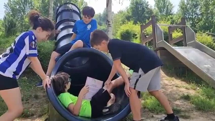 Antzuolako haurrak, egoera desatseginei aurre egiten